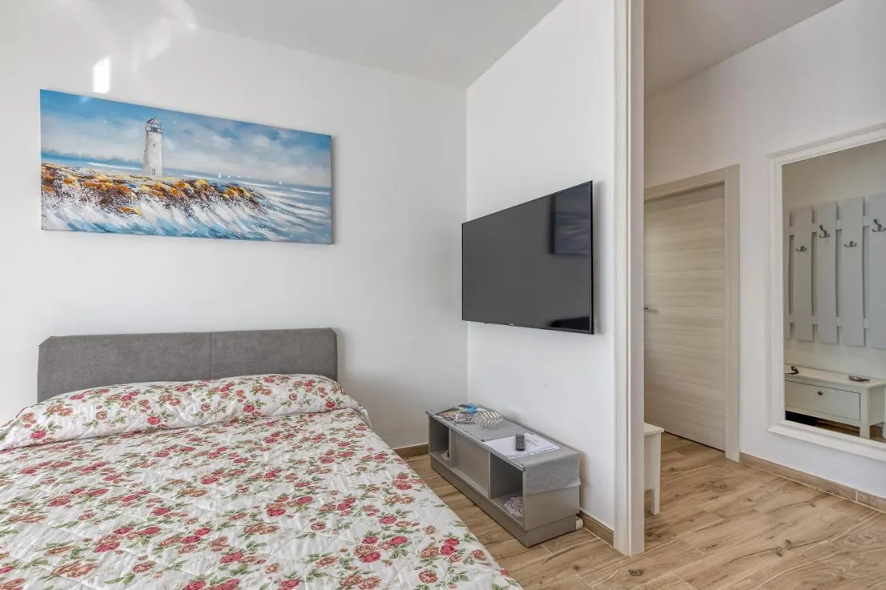 Pool Apartment Happy Sound - Happy Rentals Rijeka