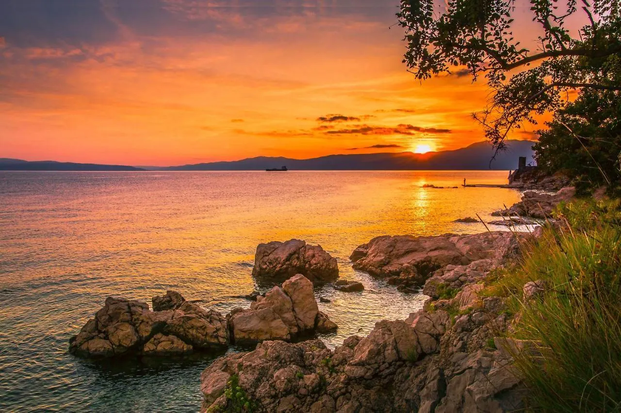 Pool Apartment Happy Sound - Happy Rentals Rijeka