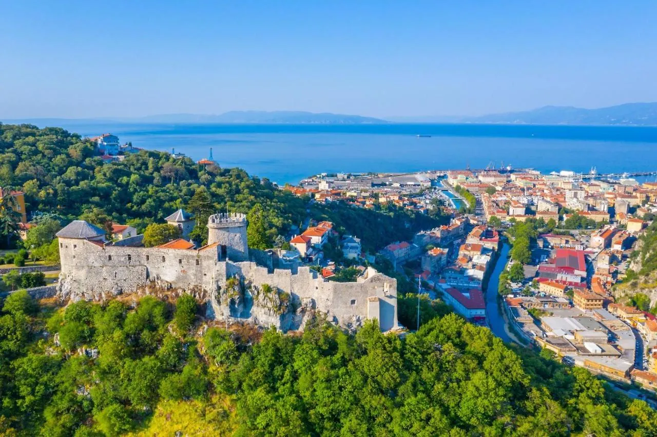 Pool Apartment Happy Sound - Happy Rentals Rijeka