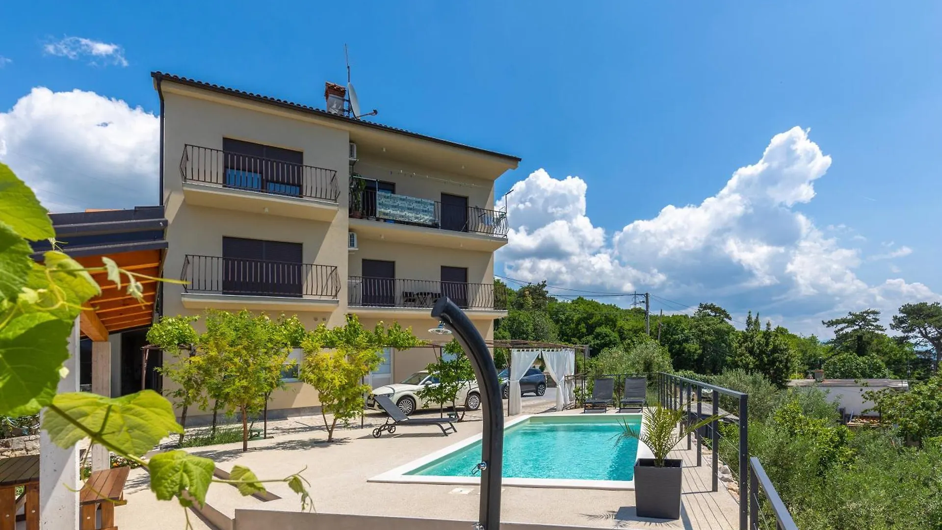 Pool Apartment Happy Sound - Happy Rentals Rijeka